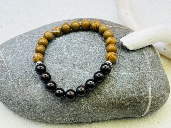 Bracelet Bois fossilisé & Grenat 8mm – Image 2