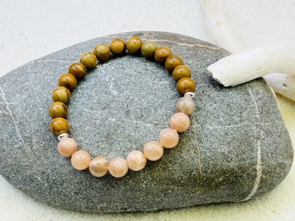 Bracelet Bois fossilisé & Pierre de soleil 8mm – Image 2