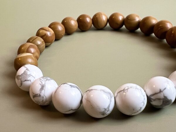 Bracelet Bois fossilisé & Howlite 8mm – Image 4