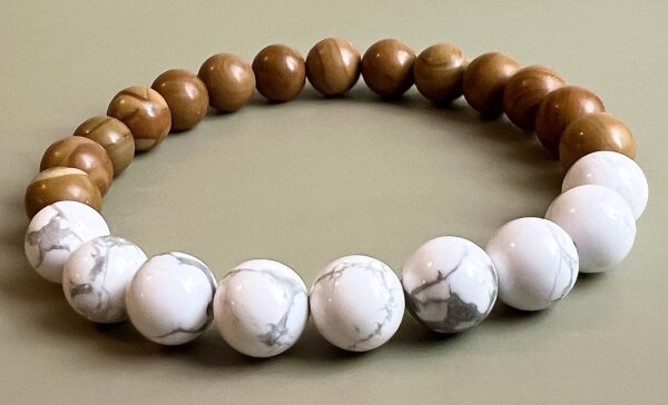 Bracelet Bois fossilisé & Howlite 8mm – Image 3
